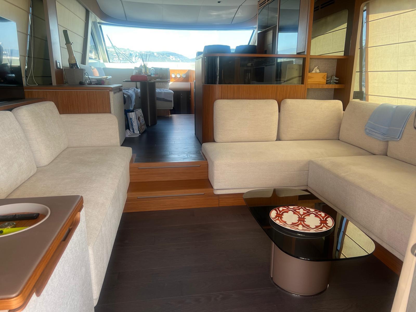 2025 FERRETTI YACHTS 670 